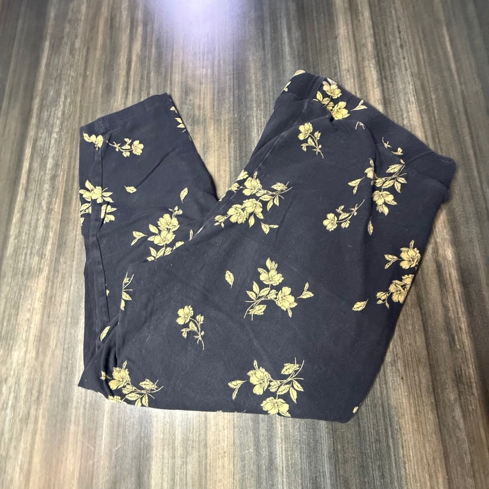 Torrid Floral Print Crop Leggings Pants Casual Comfy‎ Everyday Black Size 4